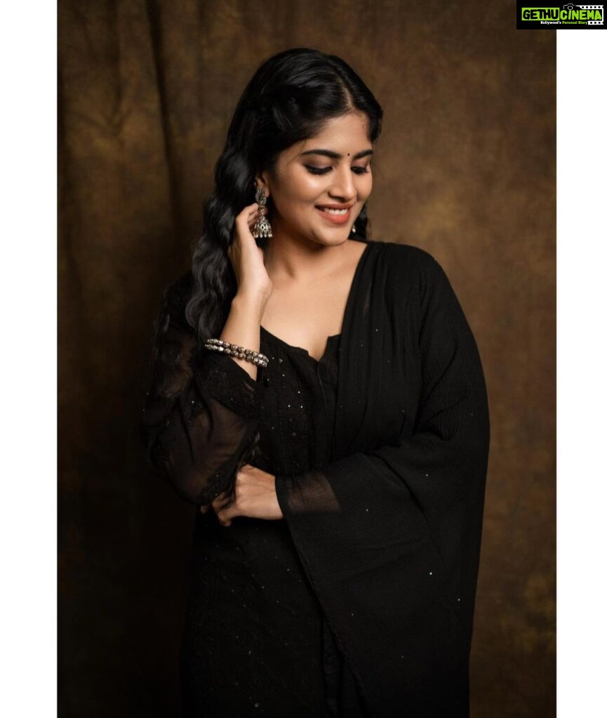Megha Akash Instagram - I’ll stop wearing black when they make a darker colour 🖤 Ravanasura promotions ✨ Styled by @officialanahita Outfit: @rangrez.ethnic Pic: @infini8stories #workmode #promotions #ravanasura