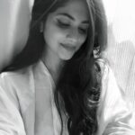 Megha Akash Instagram - Just wing it 🤍 ! #love #vintage #blackandwhitephotography