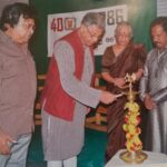 Meghana Raj Instagram - A proud daughter sharing some priceless pictures! Also if u guys wanna have a look at more pictures pls do visit Rangashankara this week! #sunderrajandpramilajoshaisprouddaughter #girishkarnad #sunderraj #nagabharana #bvkaranth #benaka JP Nagar, Bangalore South