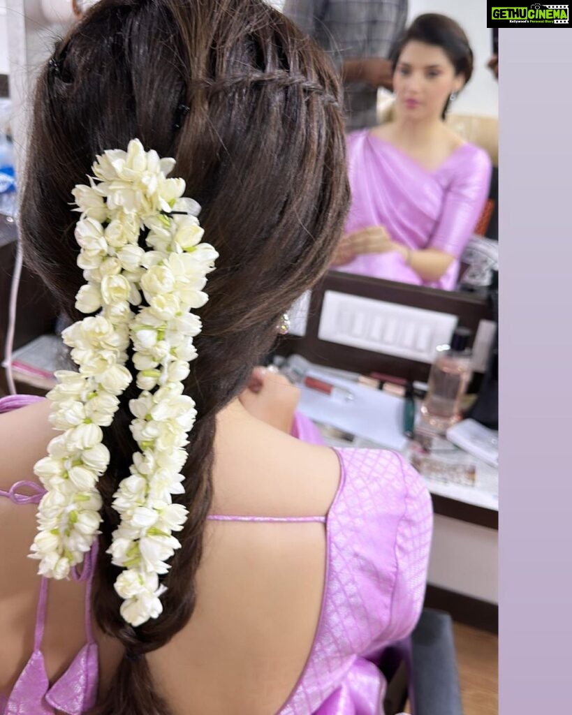 Mehrene Kaur Pirzada Instagram - #shootdiaries 🌸