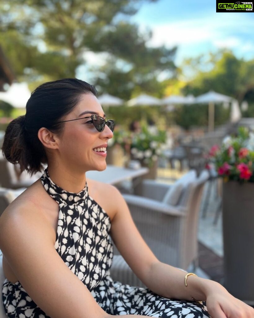 Mehrene Kaur Pirzada Instagram - Be your own reason to smile