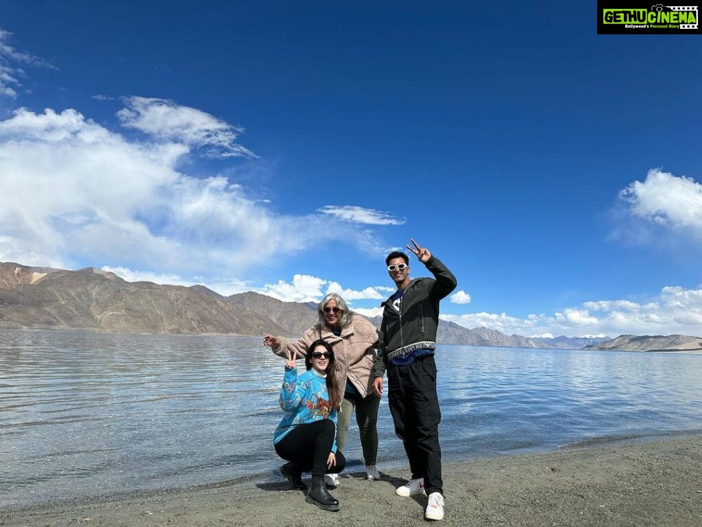 Mehrene Kaur Pirzada Instagram - Magical ❤️ #ladakh #pangonglake Pangong Tso