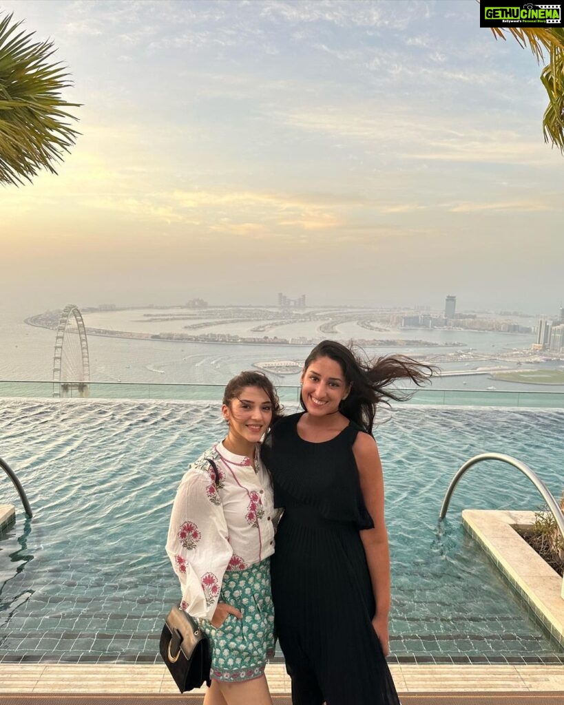 Mehrene Kaur Pirzada Instagram - Sunsets 🌅😍 Address JBR