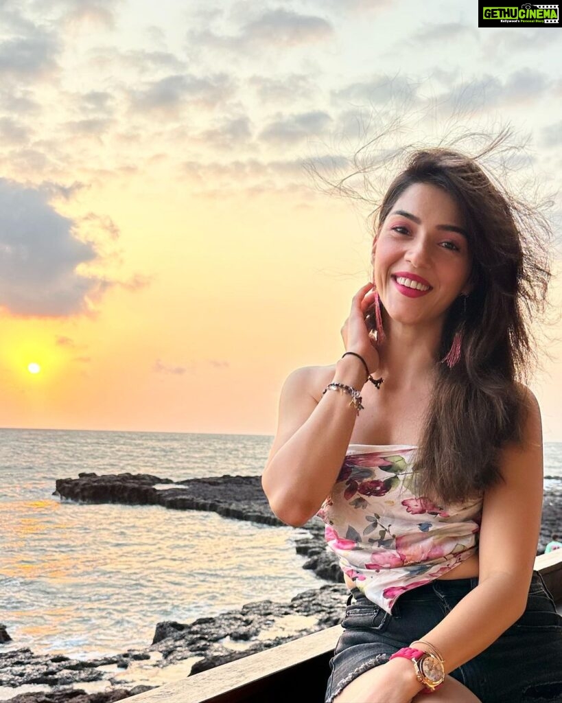 Mehrene Kaur Pirzada Instagram - #Goa 💖