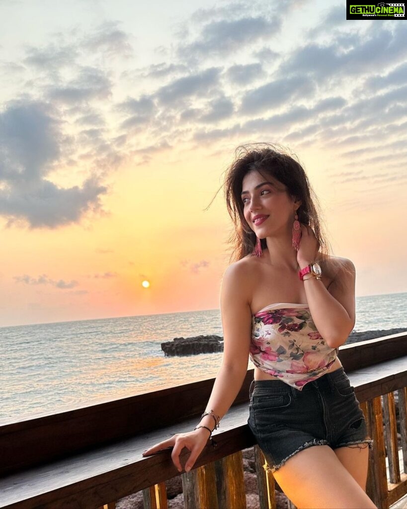 Mehrene Kaur Pirzada Instagram - #Goa 💖