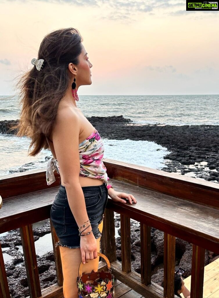 Mehrene Kaur Pirzada Instagram - #Goa 💖