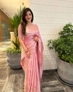 Mehrene Kaur Pirzada Instagram - भारतीय नारी लगे सबसे सुंदर in a  साड़ी 😉