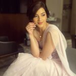 Mehrene Kaur Pirzada Instagram – Gulab aise hi nahi gulab hota hai. 
Yeh ada kaaton mein palne ke baad aati hai.

🌹