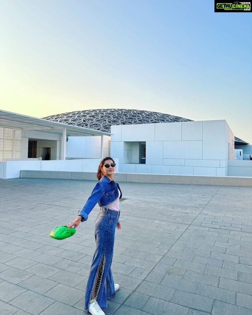 Mehrene Kaur Pirzada Instagram - The greatest traveller is he who has been able to once take a tour around himself! Musse du Louvre - Abu Dhabi is simply WOW! Loved the architecture 🤩 @louvreabudhabi @visitabudhabi #Saadiyatisland #FindYourPace #InAbuDhabi Outfit @reseh_official Louvre Abu Dhabi