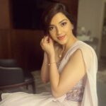 Mehrene Kaur Pirzada Instagram – Gulab aise hi nahi gulab hota hai. 
Yeh ada kaaton mein palne ke baad aati hai.

🌹