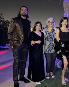 Mehrene Kaur Pirzada Instagram - Hello 2023 😍🥂 🎉
