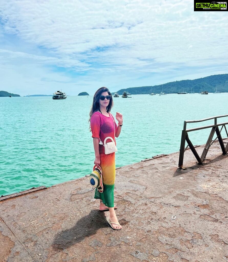 Mehrene Kaur Pirzada Instagram - 💚 Phuket