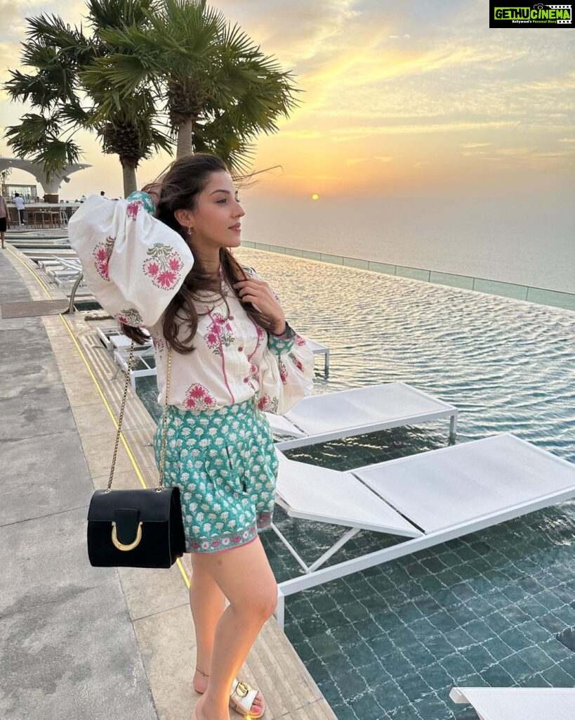 Mehrene Kaur Pirzada Instagram - Sunsets 🌅😍 Address JBR