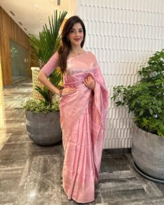 Mehrene Kaur Pirzada Instagram - भारतीय नारी लगे सबसे सुंदर in a  साड़ी 😉