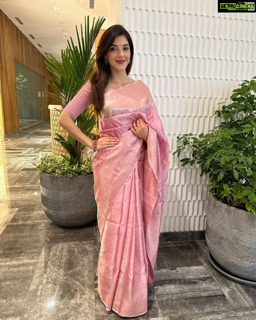 Mehrene Kaur Pirzada Instagram - भारतीय नारी लगे सबसे सुंदर in a साड़ी 😉 Hyderabad