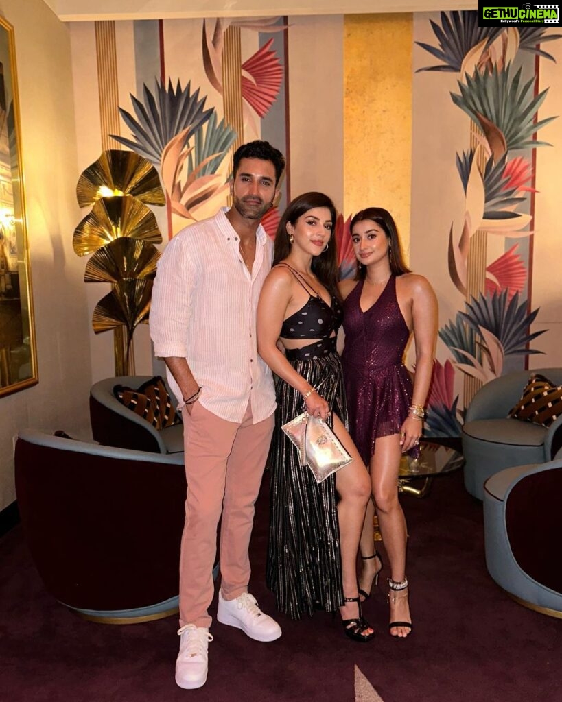 Mehrene Kaur Pirzada Instagram - Miami with homies 💖 Queen Miami Beach