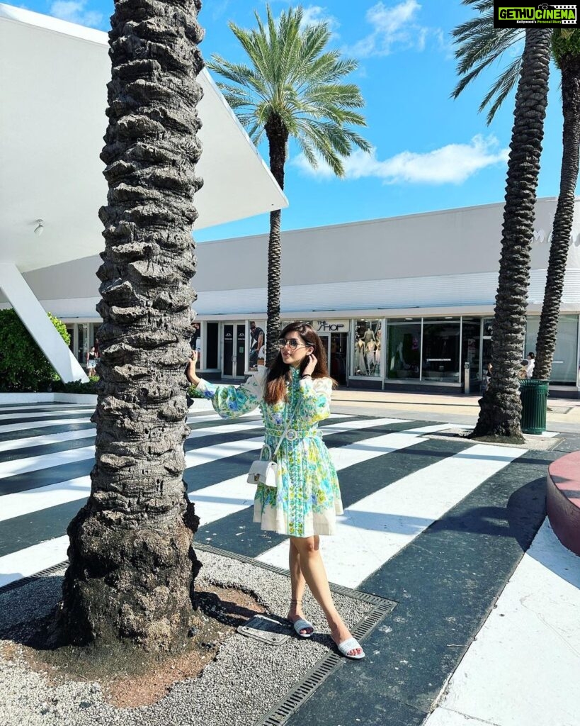 Mehrene Kaur Pirzada Instagram - a curious girl, a wanderer 💖 Miami Beach, Florida