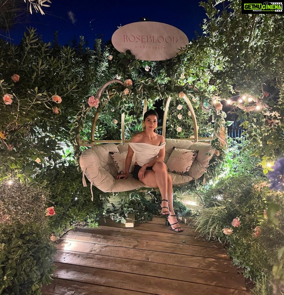 Mehrene Kaur Pirzada Instagram - Postcards from Saint - Tropez 🇫🇷 🥰 #sttropez #france #throwback St Tropez