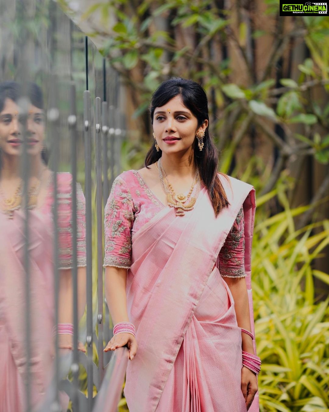 Milana Nagaraj Instagram - 🌸🌸🌸 Styling @tejukranthi Assisted by @khushi_jagadisha Blouse @avani_design studio Jewellery @abarantimelessjewellery Pc: @vinu5494