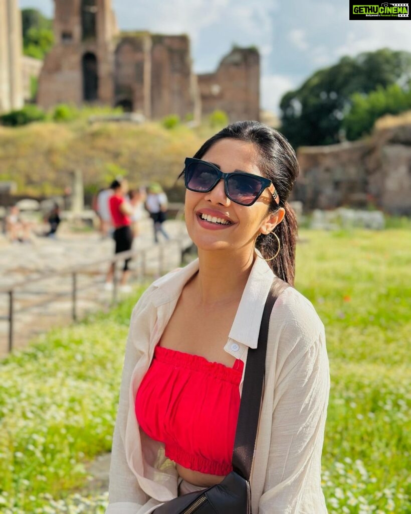 Milana Nagaraj Instagram - Rome♥ #italy #colosseum #travel2023 #milananagaraj Rome, Italy