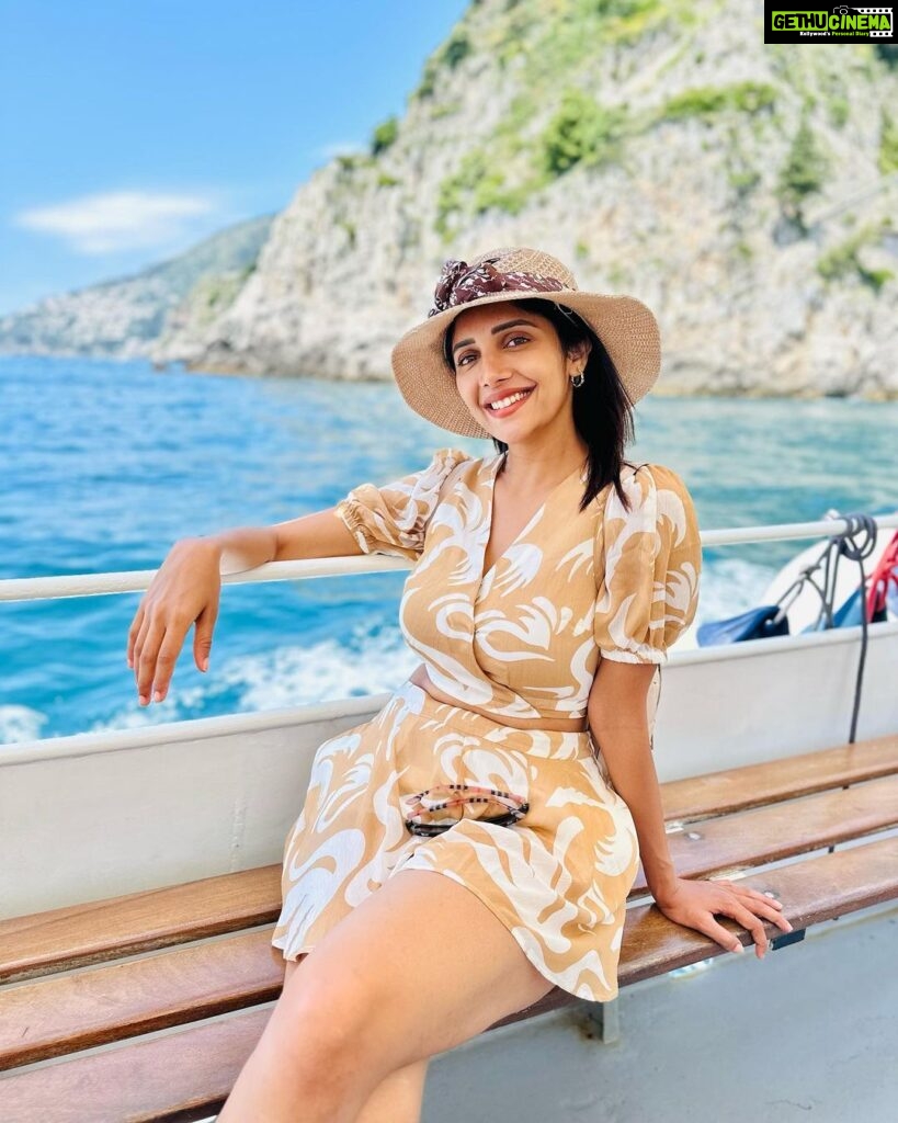 Milana Nagaraj Instagram - Where sea meets the mountains - Amalfi Coast! #italy #amalficoast #travel2023 #milananagaraj Amalfi Coast, Italy
