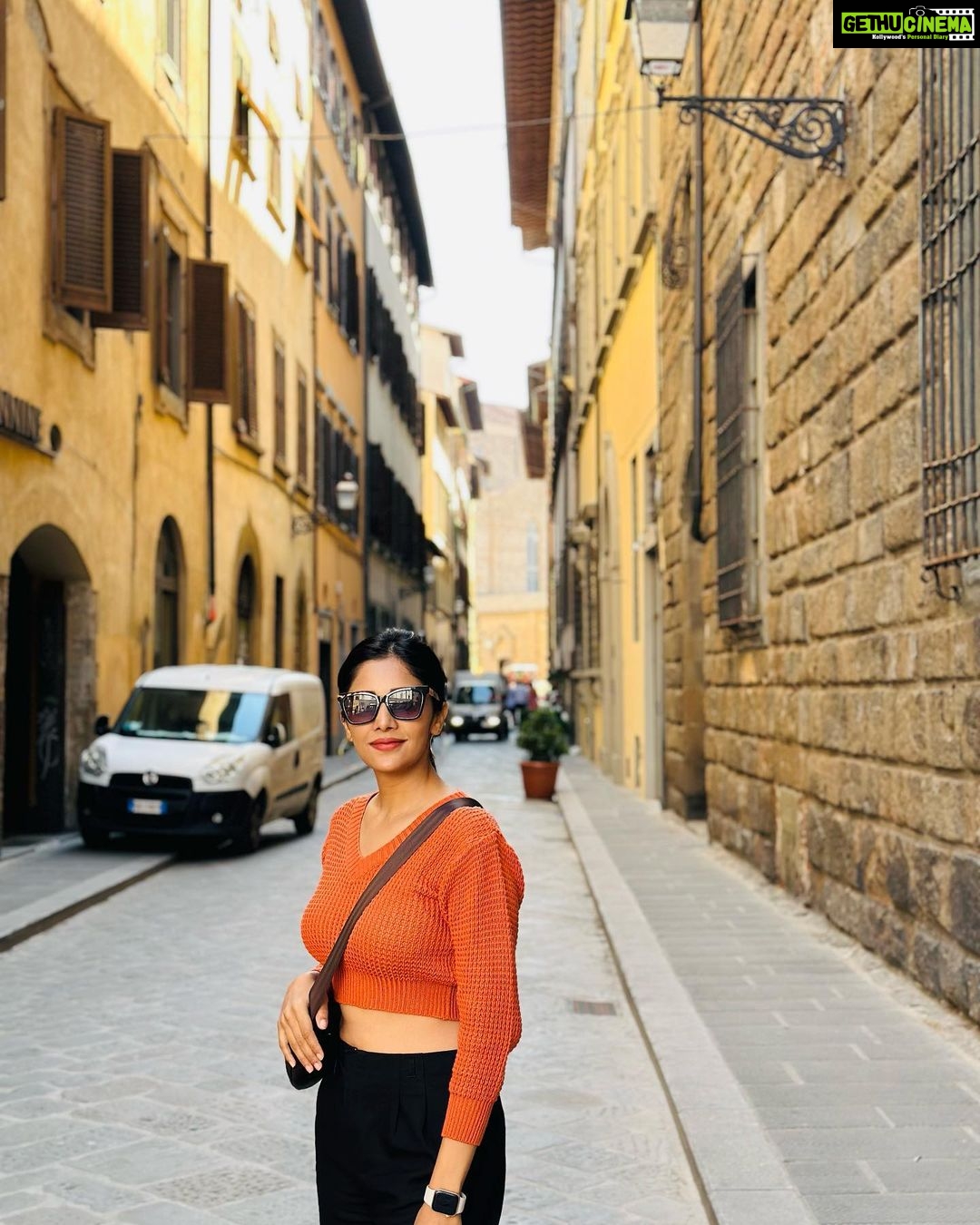 Milana Nagaraj Instagram - A day in Florence🧡 1. In the streets of Florence 2. City view from Piazzale Michelangelo 3. Tired, wondering what to eat😜 4. Pitti Palace 5. Selfie with darling! 6. Stunning View of Florence from Giottos bell tower 7. Basilica of Santha Croce #italy #florence #travel2023 #milananagaraj Florence, Italy