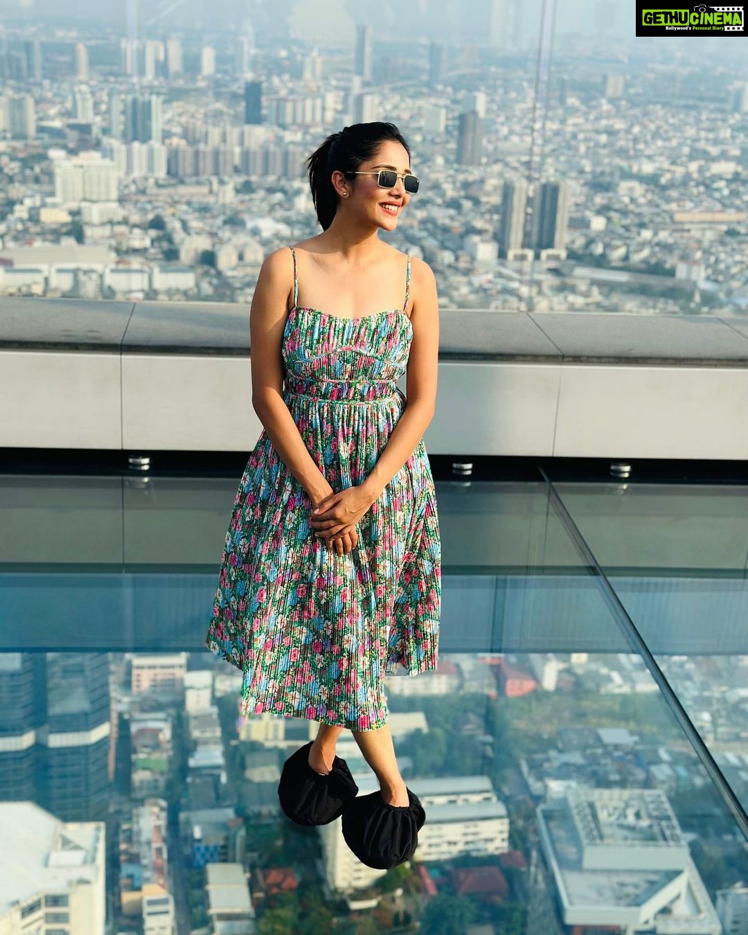 Milana Nagaraj Instagram - Smiling on the outside trembling on the inside😉😉 #mahanakonskywalk #milananagraj