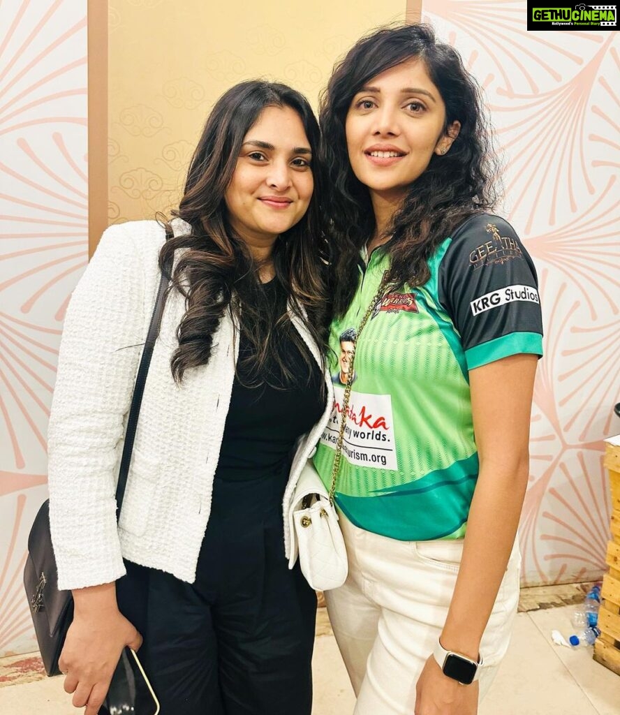Milana Nagaraj Instagram - One with the prettiness! You’re beautiful inside and out!♥️ @divyaspandana From yesterday’s KCC!!