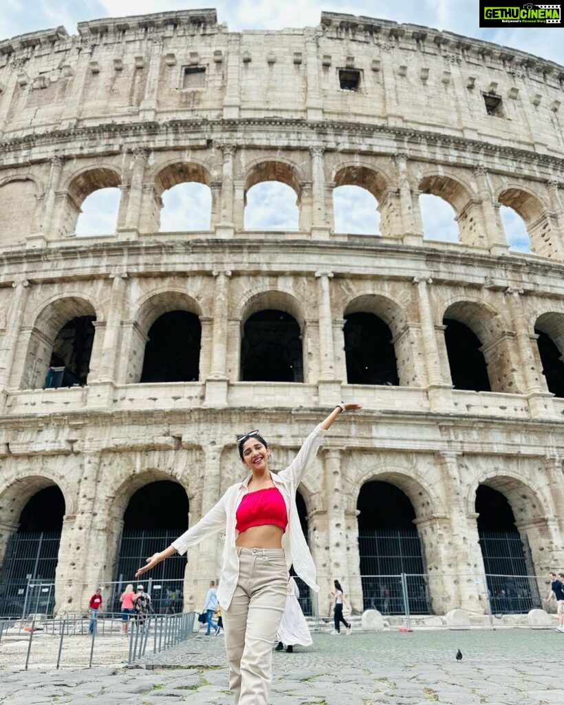 Milana Nagaraj Instagram - Rome♥️ #italy #colosseum #travel2023 #milananagaraj Rome, Italy