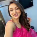 Mimi Chakraborty Instagram – Chalo kaam peh dhyaan doh🤷‍♂️🥤❣️🔂