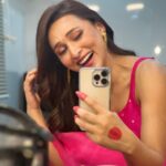 Mimi Chakraborty Instagram – Chalo kaam peh dhyaan doh🤷‍♂️🥤❣️🔂