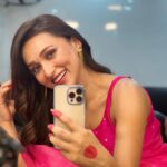 Mimi Chakraborty Instagram – Chalo kaam peh dhyaan doh🤷‍♂️🥤❣️🔂