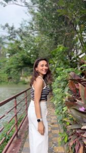 Mimi Chakraborty Instagram - All favourites in this(song, place, singer)
(Did u guess the song )👇