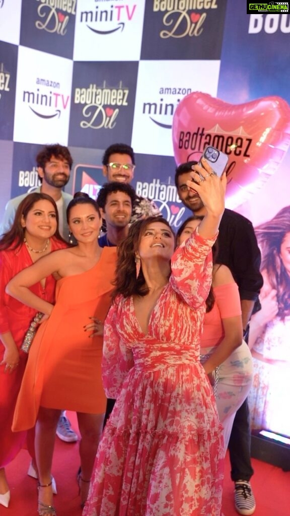 Minissha Lamba Instagram - Thank You @amazonminitv for showing the entire team of @iridhidogra @barunsobti_says @mallikadua @hereishowweding @prashant.bhagia @tansworld @altt.in @hailey_official639 @thekesheffect so much love and faith in our show Badtameez Dil The entire Marketing and PR team Dressed in @ikichic_official Clutch by @oceana_clutches Jewellry by @kushalsfashionjewellery