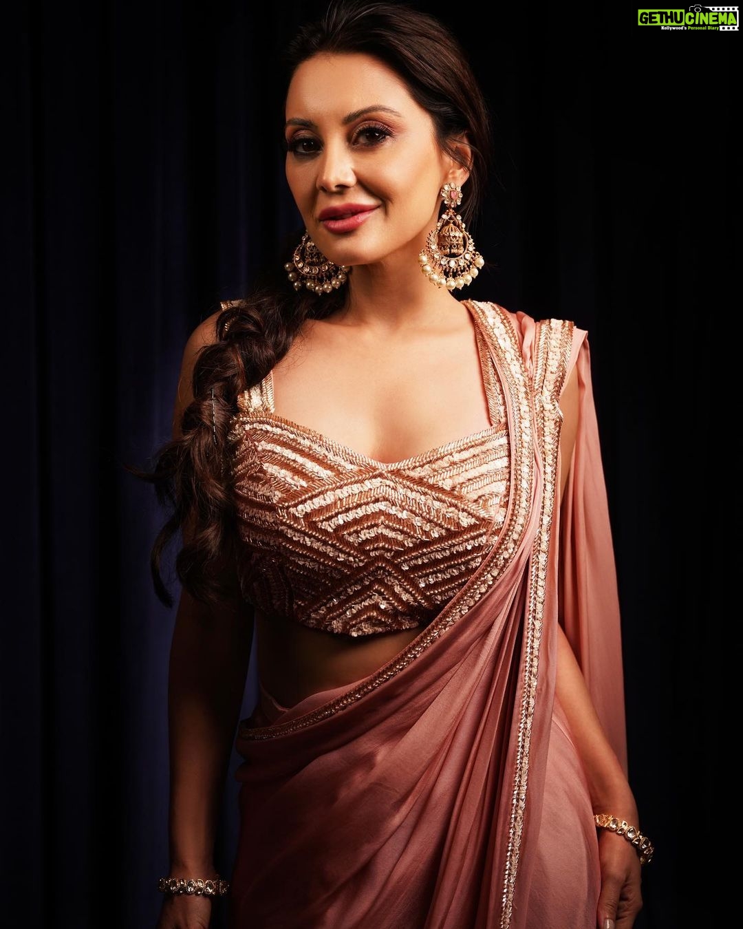 Minissha Lamba Instagram - @jonah_photography_official @jonah_gurung_26 @trayza_yakin22 @hues__studi0 @ekkta_shah @richajaisinghanilabel @curiocottagejewelry Shot in the beautiful @mayfairsiliguri