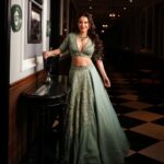 Minissha Lamba Instagram – Statuesque 

@jonah_photography_official @jonah_gurung_26 @trayza_yakin22 @hues__studi0 @sawansukhaindia @ankitsnehalochans @mayfairsiliguri

#indianbride
#indianbridal
#indianbridalmakeup #indianbridaljewellery #jewellery #jewellerydesign