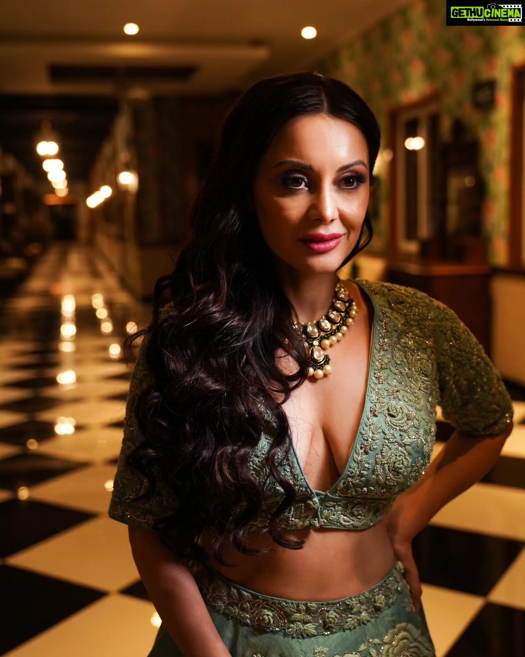 Minissha Lamba Instagram - Portraits: 1&5 are my favorite @jonah_photography_official @jonah_gurung_26 @trayza_yakin22 @hues__studi0 @sawansukhaindia Gorgeous attire by @ankitsnehalochans The beautiful passages of the @mayfairsiliguri