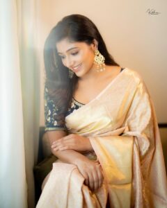 Mirna Menon Instagram - 💛 Outfit : @yathidesignstudio • Photography : @they_call_me_keshu • Stylist : @joe_elize_joy @styyledbyjoe • Jewellery : @deepthiganeshlabel • Assisted by : @ushacherukuri_
