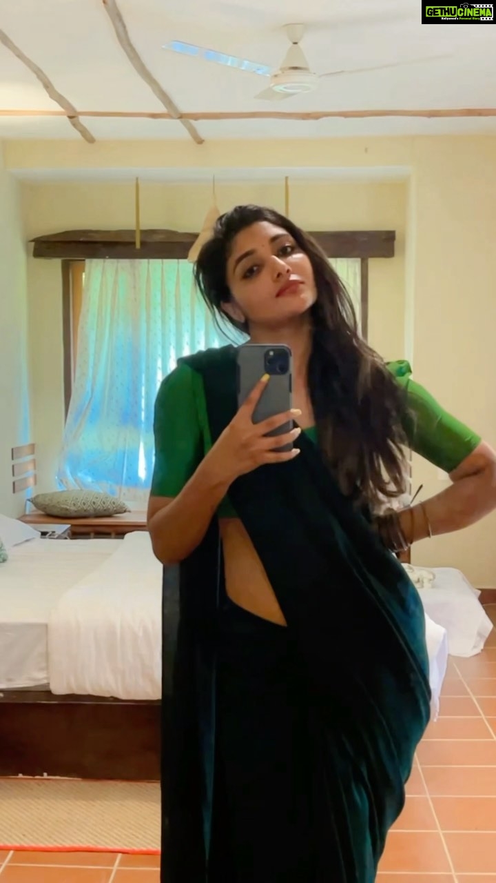 Mirna Menon Instagram - 😇 @shinu_ushas @beyondecoliving @akiraa_designs