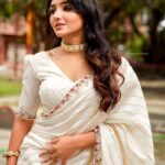 Mirna Menon Instagram - Happy Onam ✨🤍 Saree : @paris_de_boutique PC : @arun_payyadimeethal MUA : @makeup_by_rajisha Jewellery : @mspinkpantherjewel
