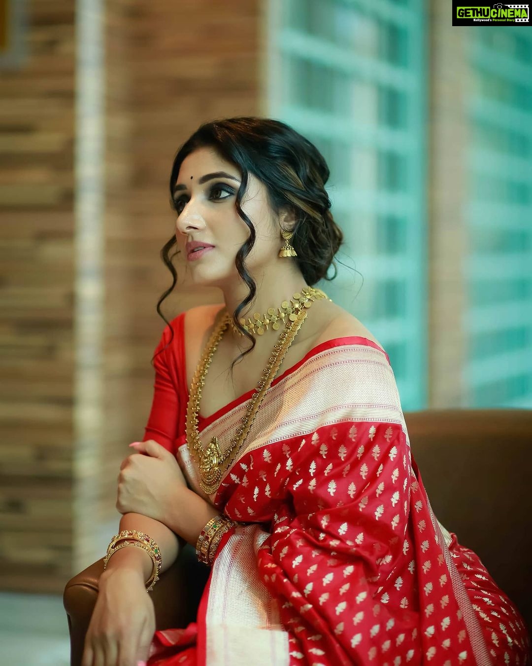 Mirna Menon Instagram - The way I see it, If you want the rainbow, You gotta put up with the rain :) #Mirnaa @pranavraaaj @itiha.india @francisalukkas @fourpointskochi @_aishwarya_karayil @keepitstylish_by_ammu @therealpiya @sathish_pro @teamaimpro