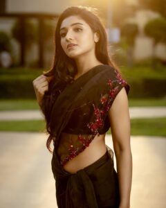 Mirna Menon Instagram - The last one 🖤✨ #Mirnaa • @kiransaphotography • @paris_de_boutique • @b3bridalstudio • @sathish_pro • @teamaimpro