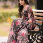 Mirna Menon Instagram - Choose to shine✨ #Mirnaa • @yoshnasbyela • @camerasenthil • @galattadotcom • @sathish_pro • @teamaimpro