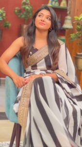 Mirna Menon Instagram - Can't wait to meet and give him a big hug ♥️ #Thalaivar #Superstar #Jailer 

Saree : @elegant_fashion_way 
Location : @varnamalaweddingexperience