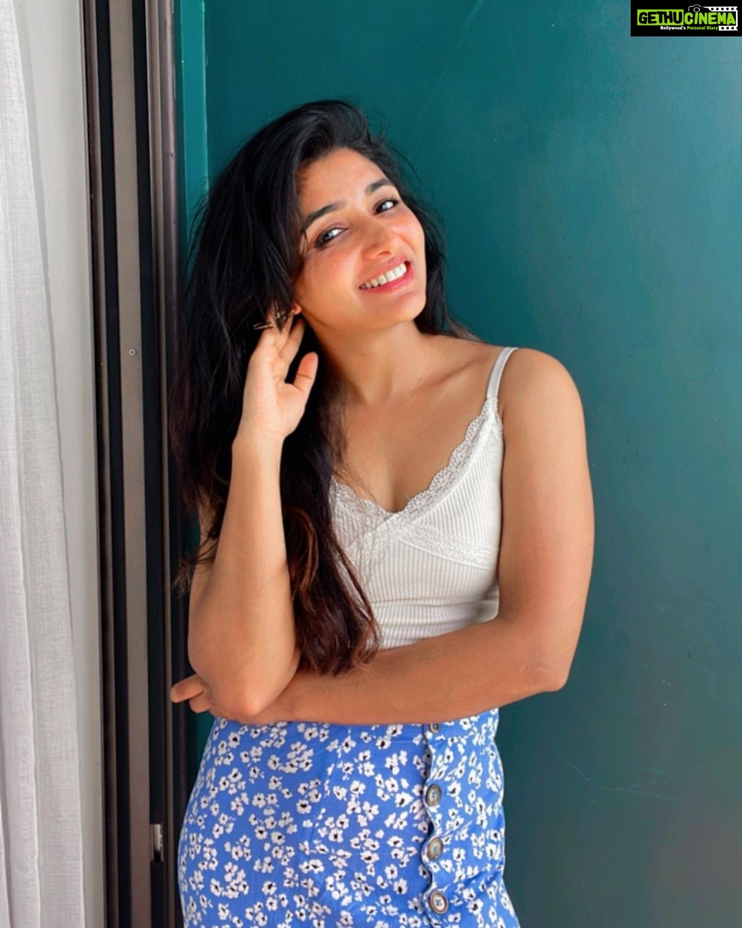 Mirna Menon Instagram - smile, breathe and go slowly ✨💙