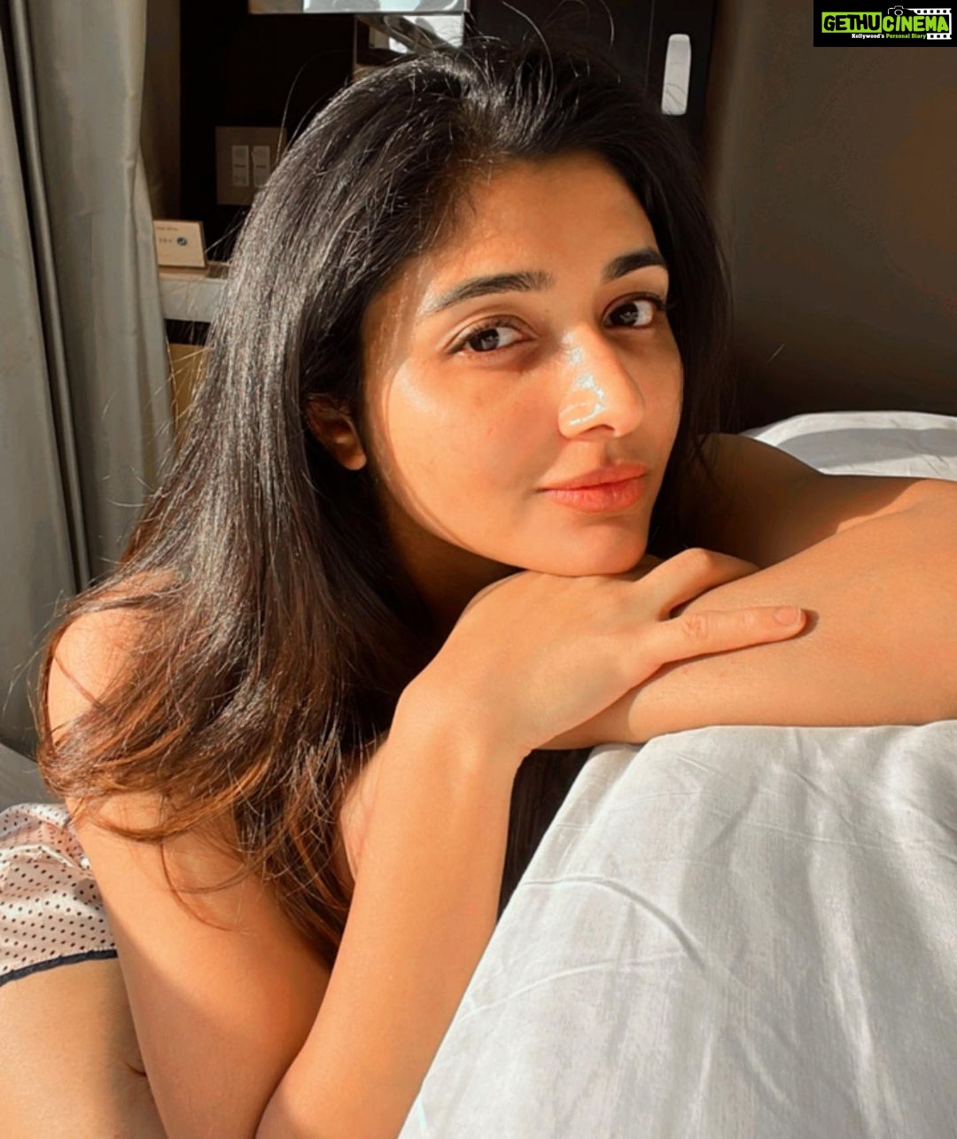 Mirna Menon Instagram - Feeling the endless sunshine ☀️