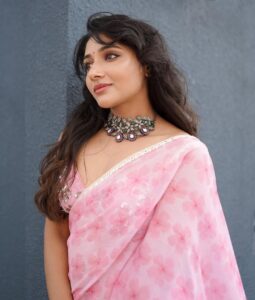 Mirna Menon Instagram - 🩷

PC : @merin__georg 
Styling : @amritha_lakshmi___  @styledby_al_ Jewellery : @mspinkpantherjewel 
MUA : @zara___makeover 
Outfit : @zoandzi_by_sanam