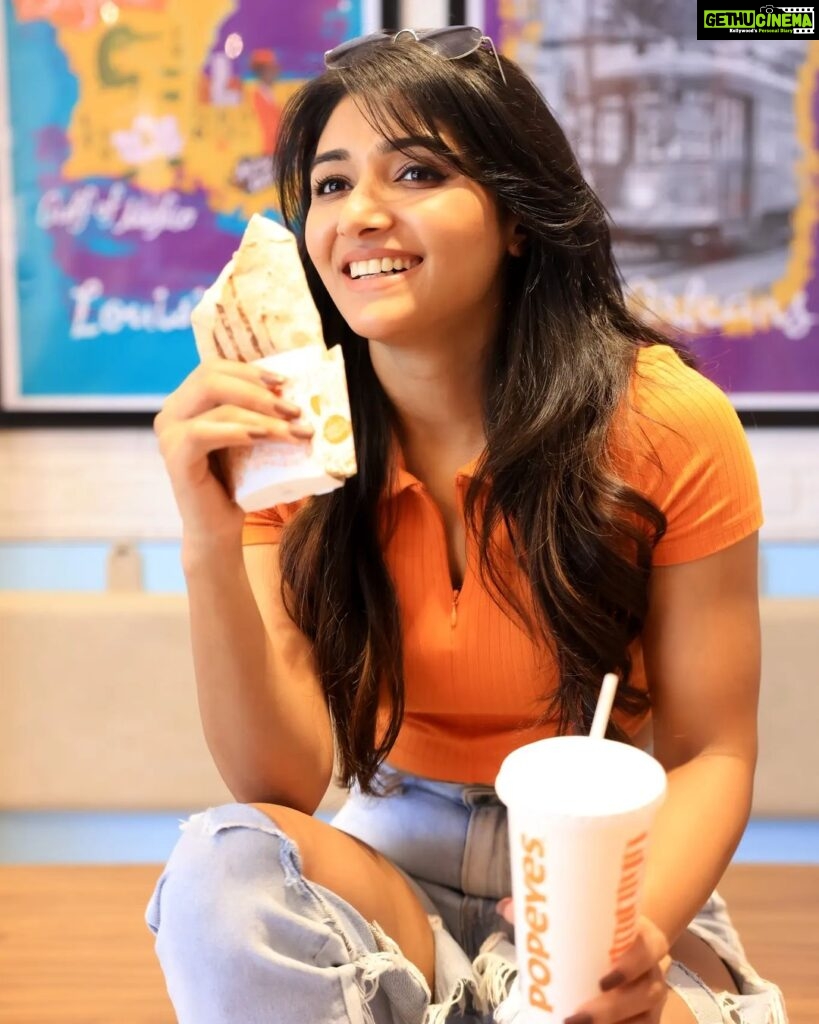 Mirna Menon Instagram - Making a regular day exciting with some World Famous Popeyes fried chicken! Pop by one closest to you! Now opening at these new destinations 1) ECR Chennai - 29th Sep 2) Besant Nagar Chennai - 30th Sep 3) KK Nagar Madurai - 30th Sep #popeyesindia #popeysinchennai #lovethatchicken #storelaunch #ECR #BesantNagar #Madurai