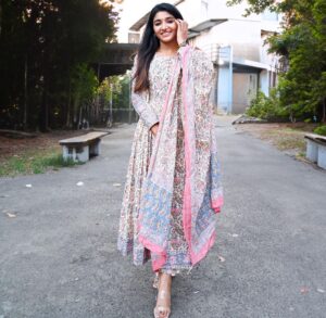 Mirna Menon Instagram - To all the ponnu paaka vara guys, remember, my maamanar name is #TigerMuthuvelPandian 🔪😄

#Jailer 

PC : @rojan_nath 
Outfit : @vastara_thelabel
