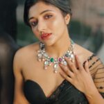 Mirna Menon Instagram - 🖤 Saree : @bespoke.dhishya Blouse : @archana.karthick PC : @sk_abhijith MUA : @laxmi_saneesh Jewellery : @mspinkpantherjewel Location : @holidayinn_cochin